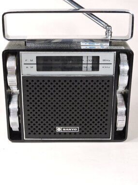 Vintage 1980's Sanyo FM AM Portable Radio - IC Integrated Circuit - Working